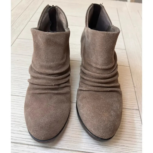BOC brown suede heeled ankle boots.Women's sz8.5. Rear‎ zipper.2 3/4"block heel. - Picture 7 of 9